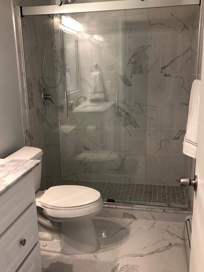 Marble Bath - White - 150 Bird Ave