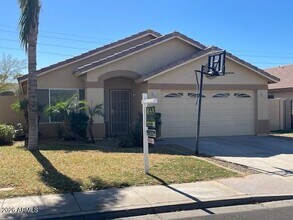 Building Photo - 5827 E Hopi Cir