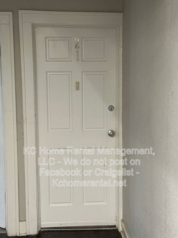 Foto del edificio - 305-307 N Gladstone Blvd