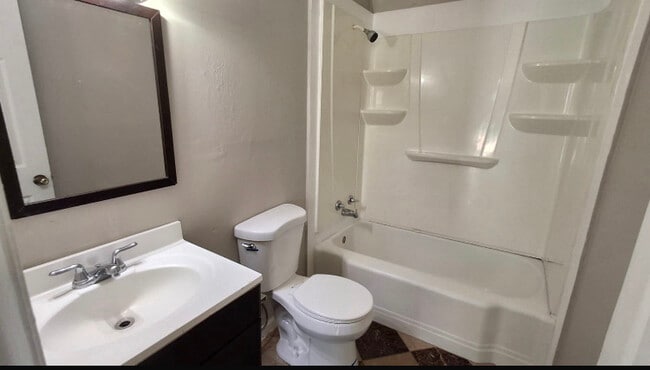 Building Photo - 906 Appleby St NW