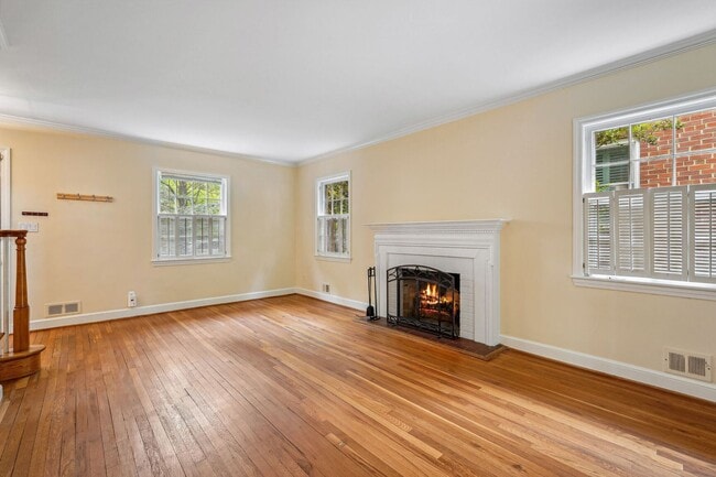 Building Photo - Charming Colonial in Chevy Chase DC Availa...