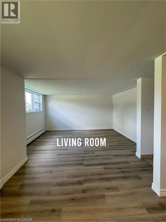 Photo du bâtiment - 6 Elmsdale Dr