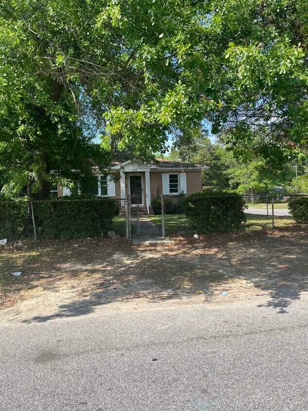 Building Photo - 1001 Dixie St