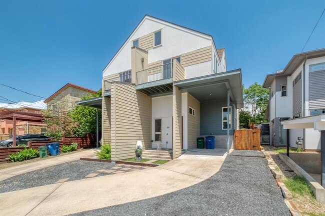 Building Photo - 2800 Crest Ave