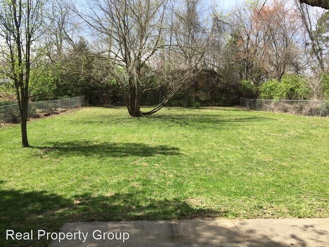 Building Photo - 3 br, 1.5 bath House - 1005 Westwinds Dr