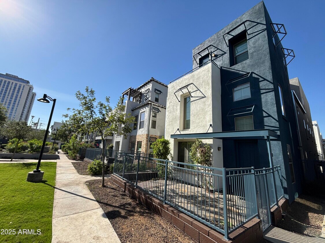 Foto principal - 615 E Portland St