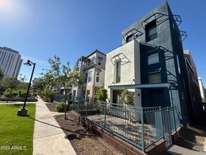 Building Photo - 615 E Portland St