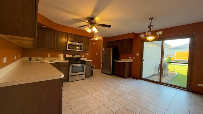 Building Photo - 21223 Alessandra Dr