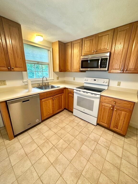 Primary Photo - 25 Elmwood St