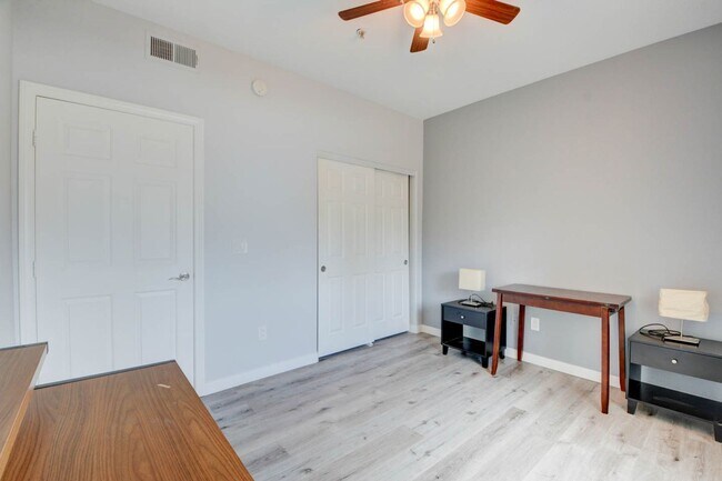 Foto del edificio - THE GABLES