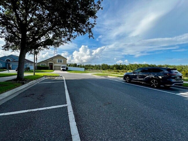 Building Photo - MOVE IN JULY! BEAUTIFUL 3 BED X 2.5 BATH T...