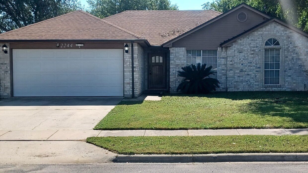 Primary Photo - 2244 Ivy Dr