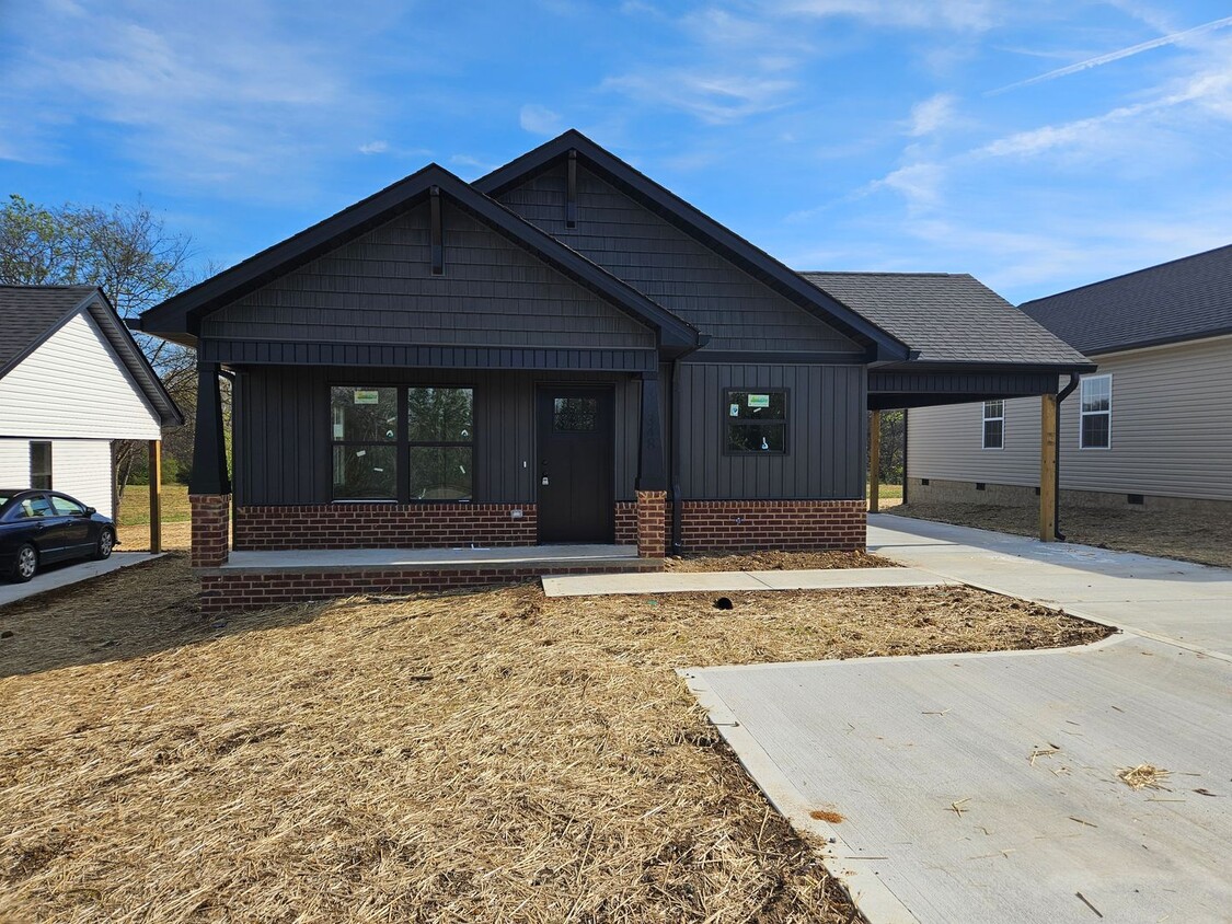 Foto principal - Alcoa 37701 - 3 bedroom, 2 bath Rancher - ...