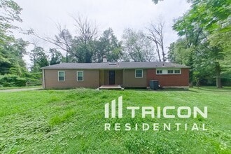Building Photo - 408 Meadowhurst Ln