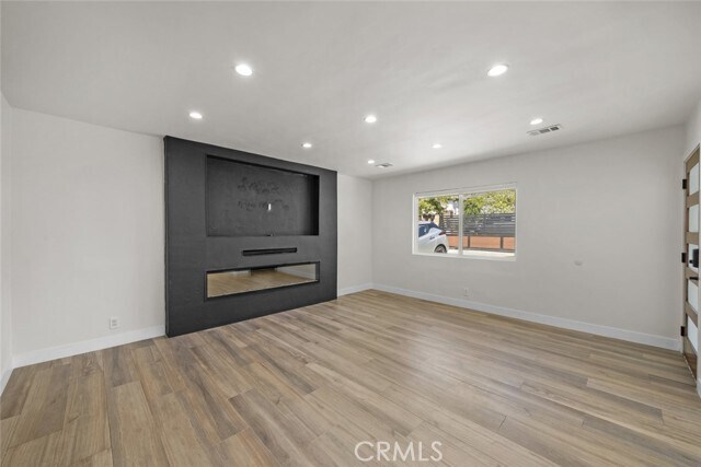 Foto del edificio - 10341 McClemont Ave