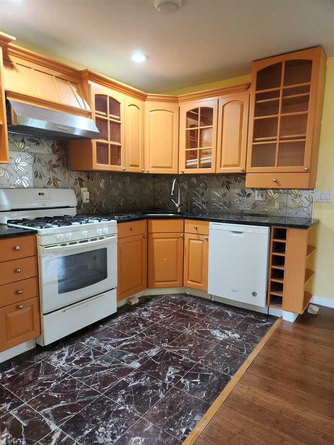 Building Photo - 39 Terhune Ave