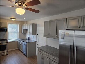 Building Photo - Crescent