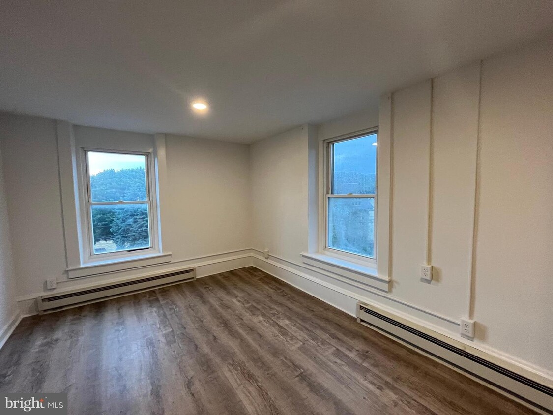 Foto principal - 305 Main St