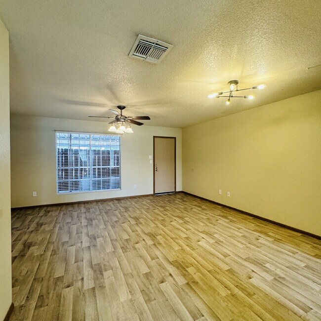 Building Photo - Modern Comfort Awaits: Spacious 2-Bedroom | 2.5-Bathroom Haven with Granite Elegance in Nederland...