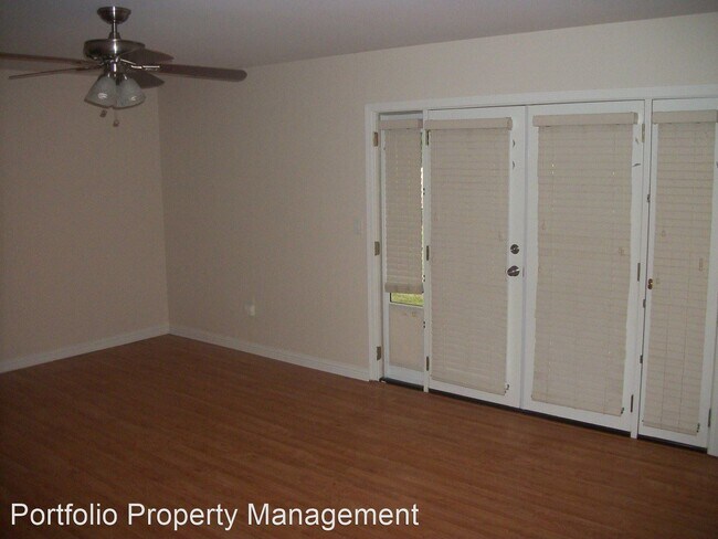 Building Photo - 2 br, 2.5 bath House - 1004 RIVER OAKS DR.