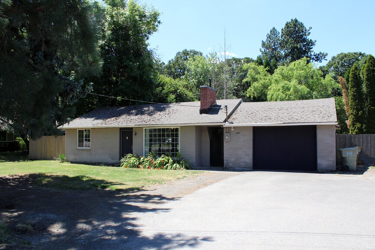 Primary Photo - Secluded 2 Bedroom Aloha House Convenient ...