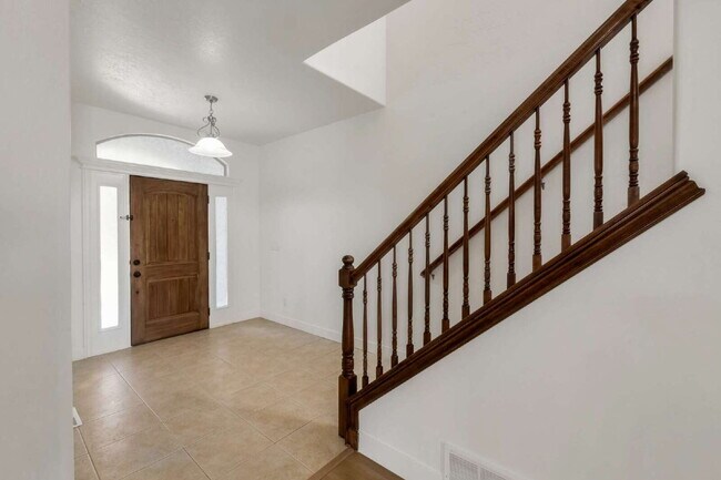 Building Photo - Beautifully Updated 3-Bedroom Home Near Traverse Mountain with Stunning Point of the Mountain Views!