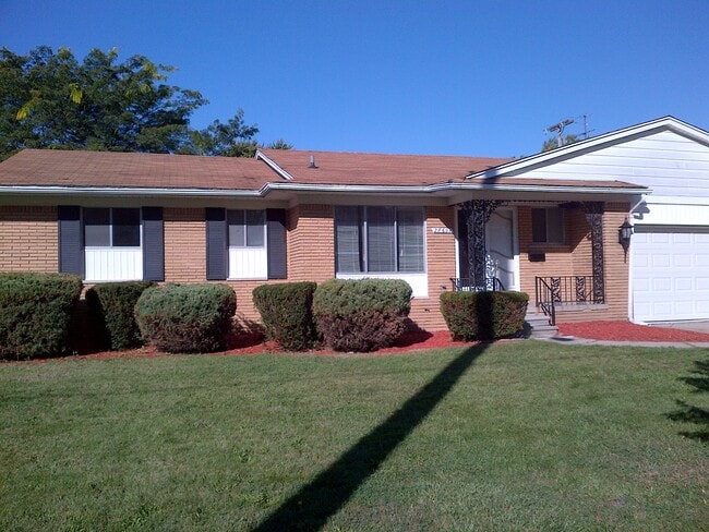 Building Photo - 28601 Little Mack Ave
