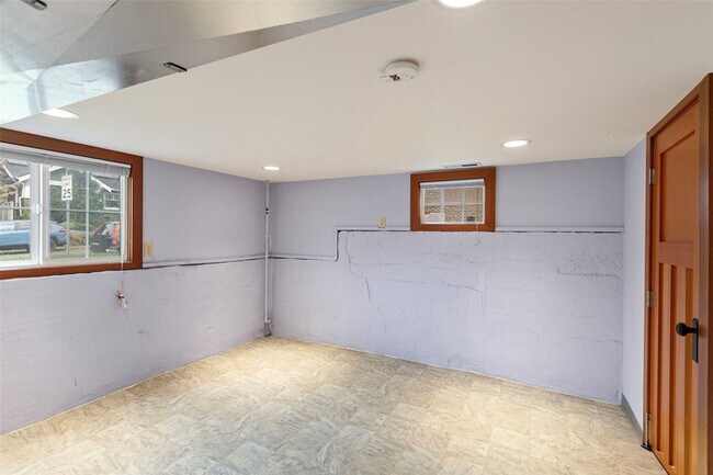 Foto del edificio - Charming Updated Home on Corner Lot with Finished Basement in Ballard