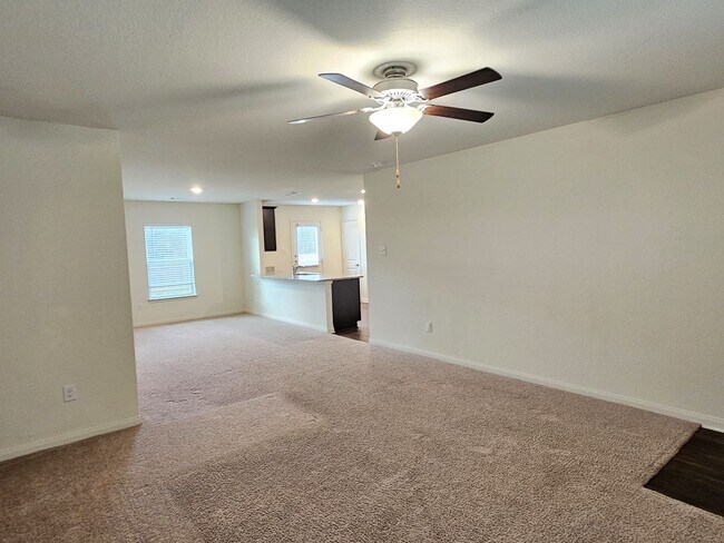 Building Photo - 3 Bed / 2.5 Bath in Stonebrige Crossing in...