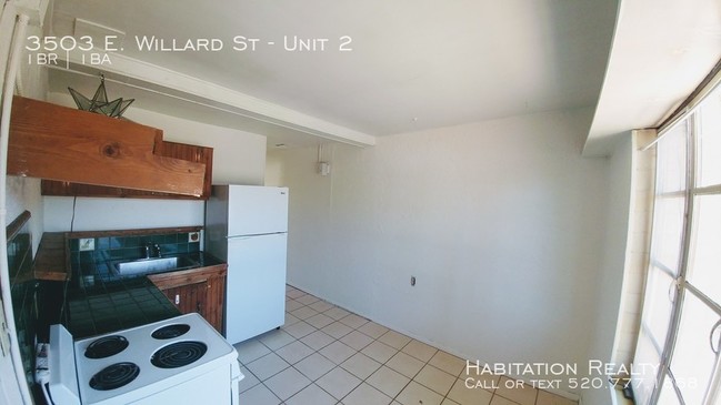 Building Photo - Cute 1940's One bedroom!