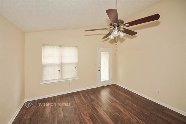 Building Photo - 6480 Drake Manor
