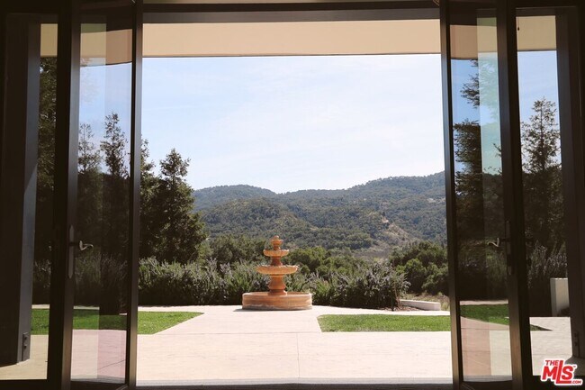 Foto del edificio - 10065 N Ojai Rd