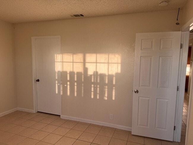 Building Photo - 13584 Yakima Rd