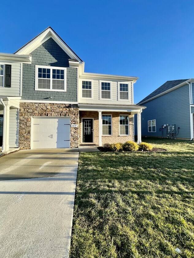 1039 Woodbridge Blvd, Lebanon, TN 37090 Condo for Rent in Lebanon, TN