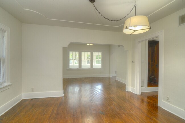 Building Photo - 724 S 5th St