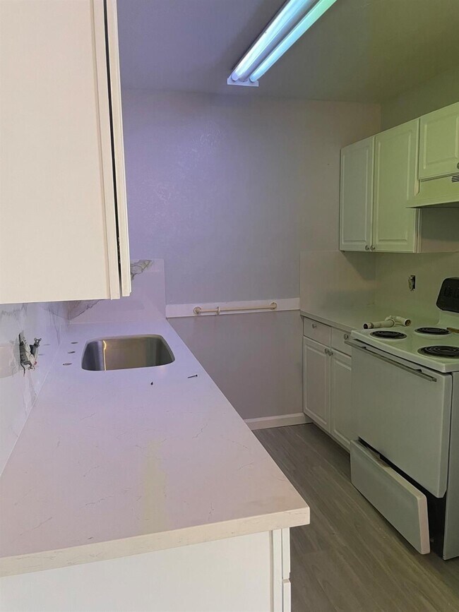 Foto del edificio - 1275 E Oak Ave