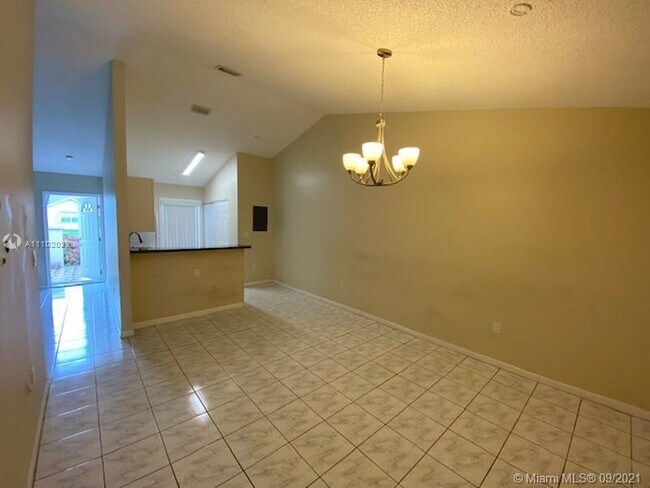 Foto del edificio - 3210 NW 203rd St