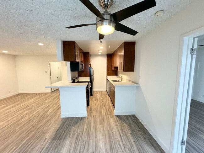 Building Photo - 3611 Mentone Ave