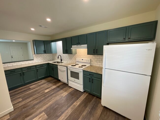 Building Photo - 2918 Montvale Rd