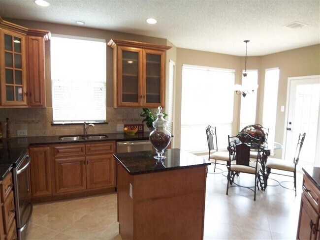 Building Photo - 11613 Alexandria Dr