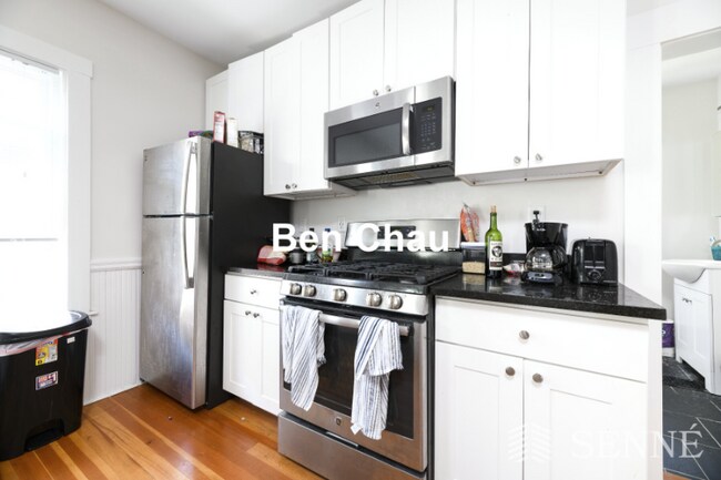 Building Photo - 39 Magour St