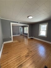 Building Photo - 54 Crest St