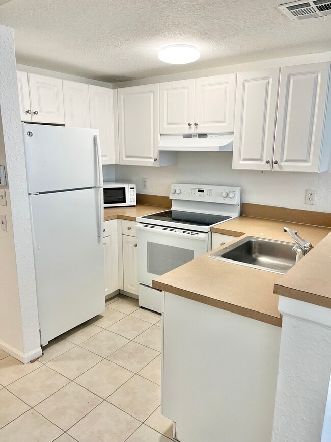 Building Photo - 2429 N Dixie Hwy