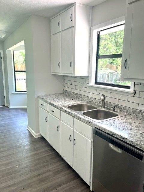 Foto del edificio - 8156 Sunnydale Ln