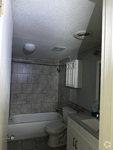 Building Photo - 205 Edgewood Dr