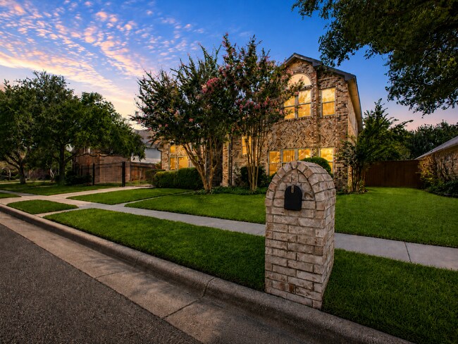 Foto del edificio - Exceptional Bedford Home with Pool – Your Backyard Getaway Awaits