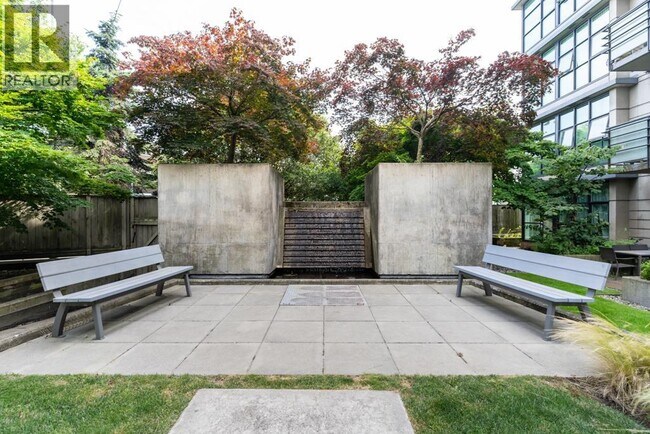 Photo du bâtiment - 8988-8988 Hudson St