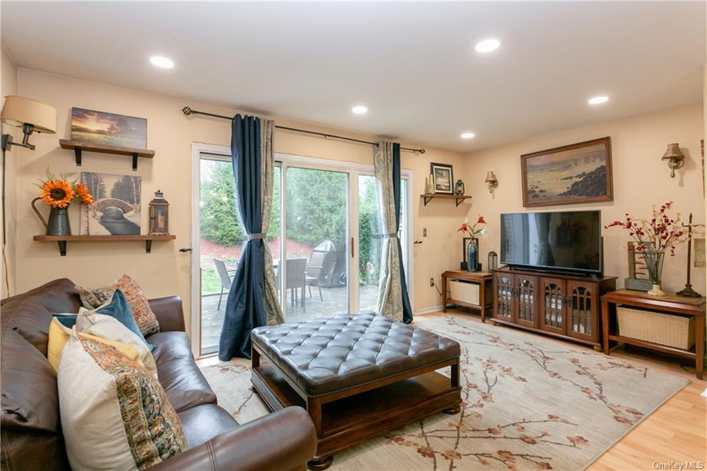 Foto principal - 83 Winchester Ave