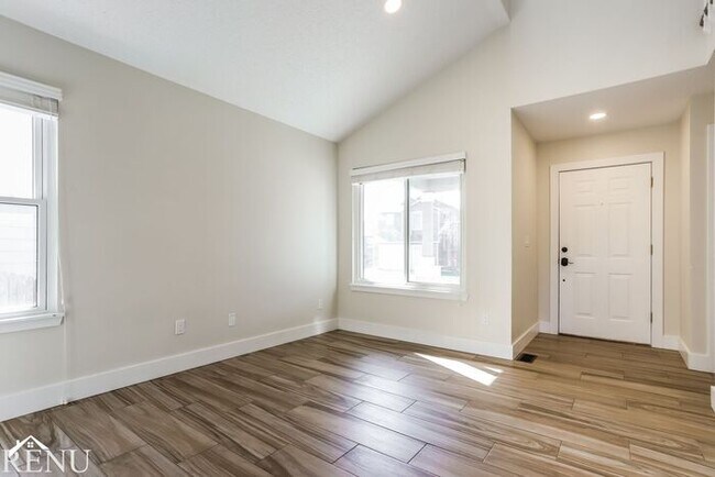 Foto del edificio - 16939 Dandelion Way