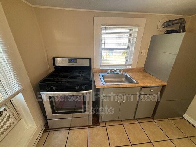 Building Photo - 118 13th Ave